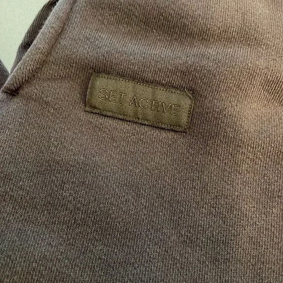 Sold on Depop - SET ACTIVE Unisex Sweatpants - ESPRESSO
L / Espresso - Picture 5 of 7